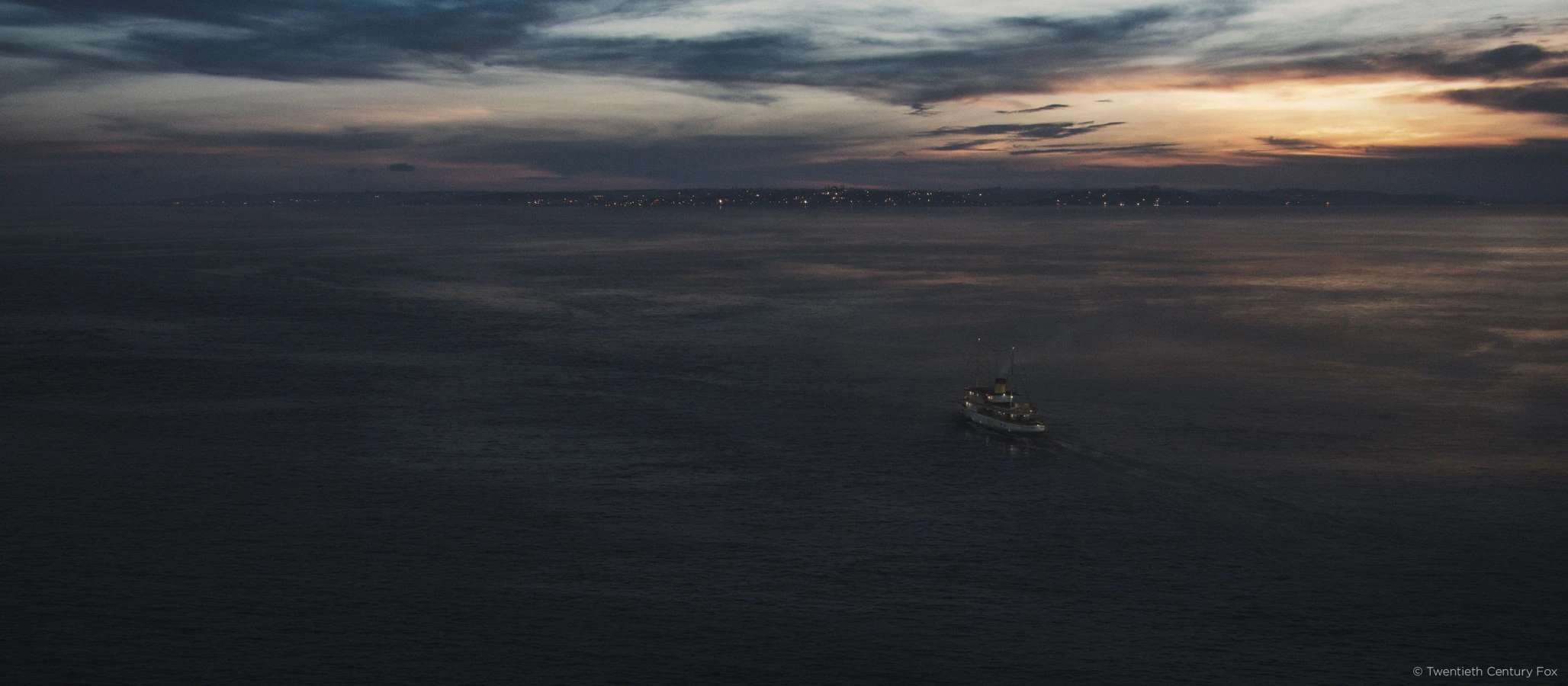 Murder on the Orient Express Istanbul boat on the Bosphore night Raynault vfx