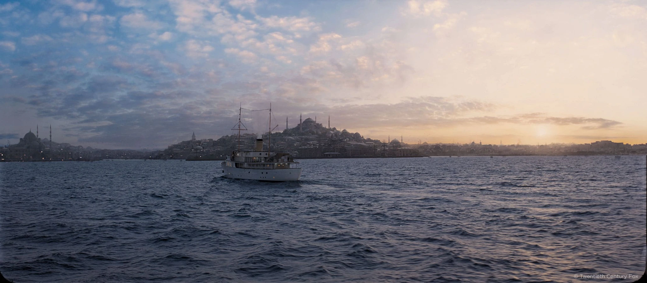 Murder on the Orient Express Istanbul boat on the Bosphore Raynault vfx