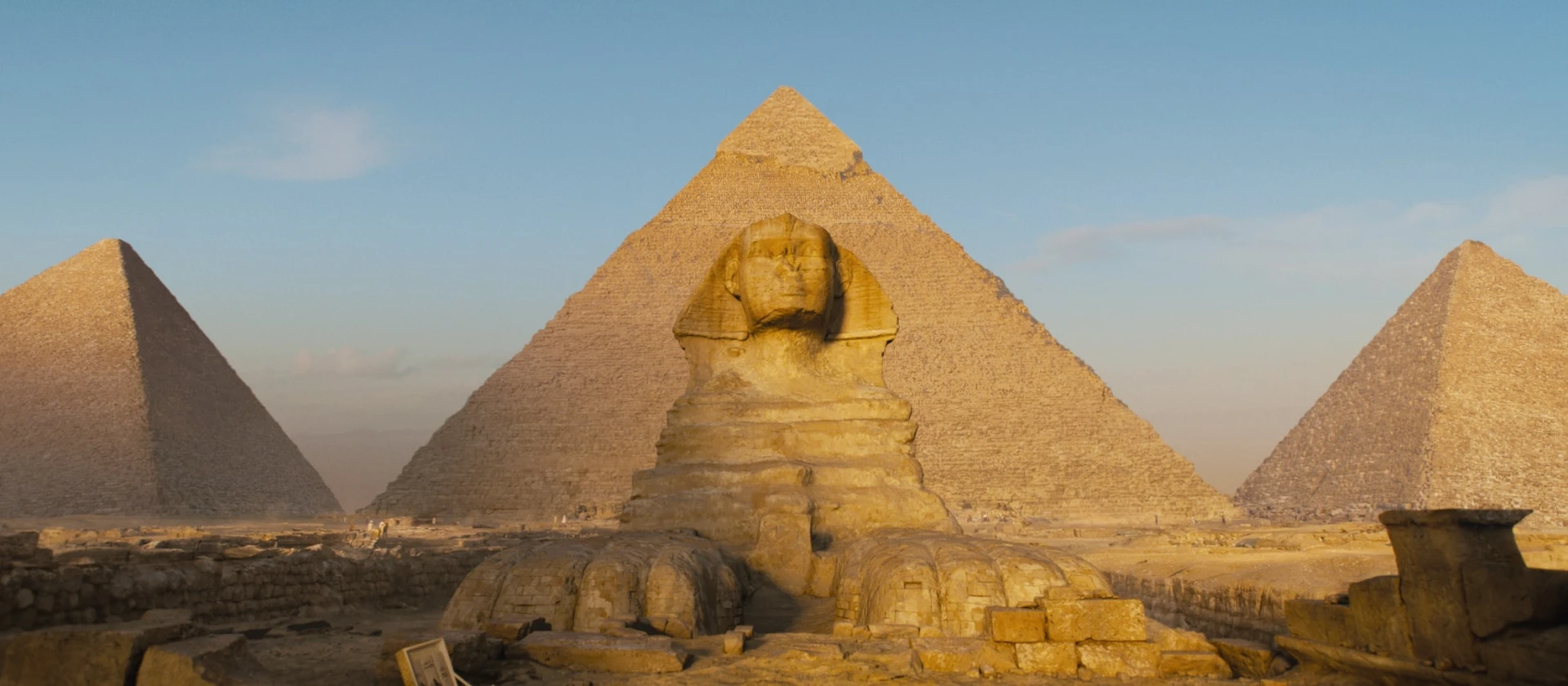 Death on the Nile pyramid and Sphinx Raynault vfx work